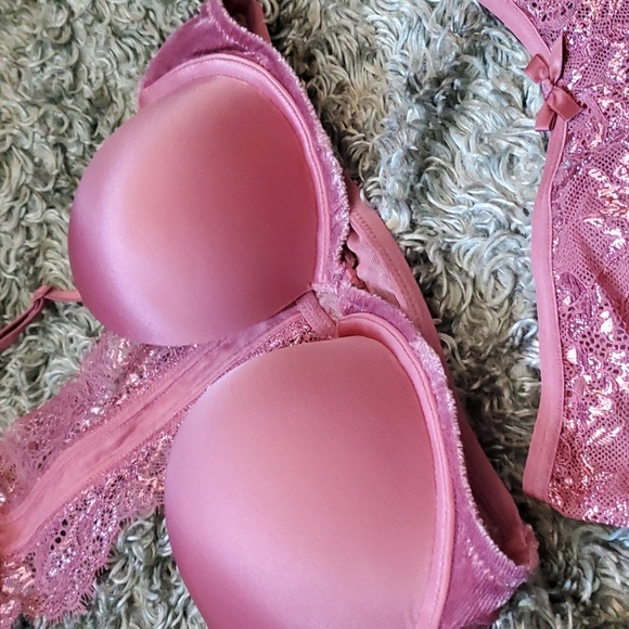 Victoria's Secret bombshell bra and panty set - Picture 3 of 6